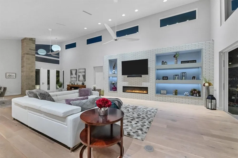 1556 EASTBROOK DRIVE Sarasota, FL 34231