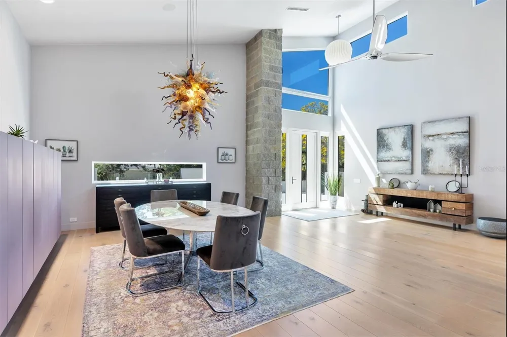 1556 EASTBROOK DRIVE Sarasota, FL 34231
