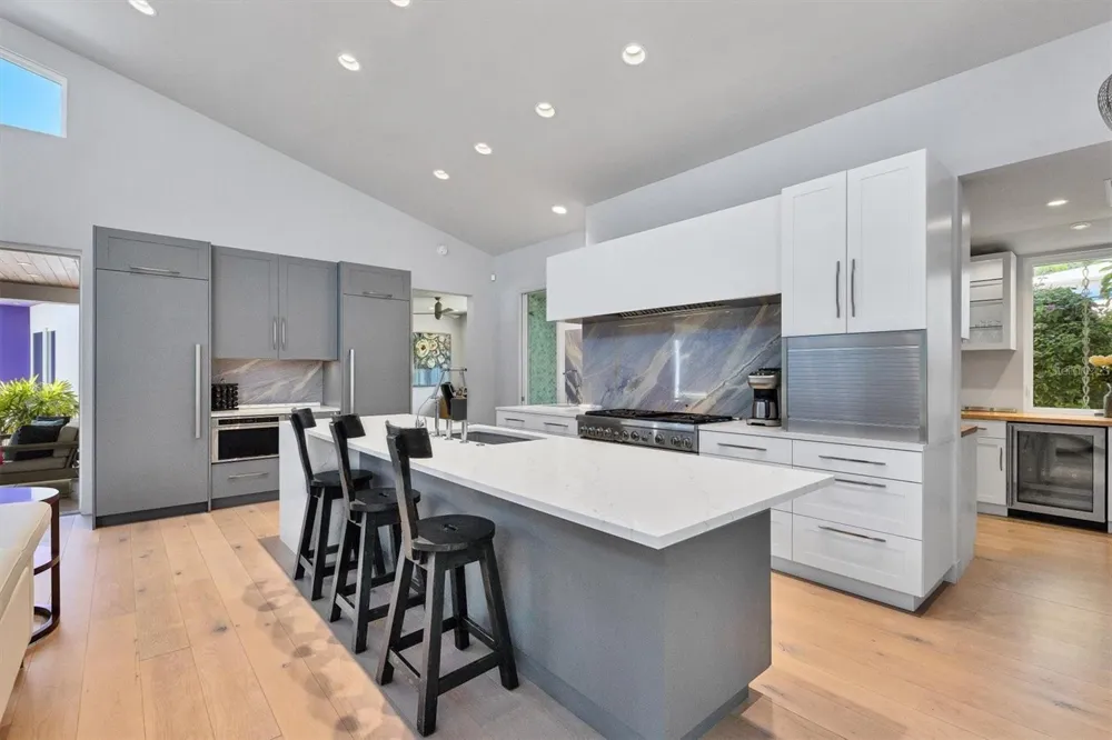 1556 EASTBROOK DRIVE Sarasota, FL 34231