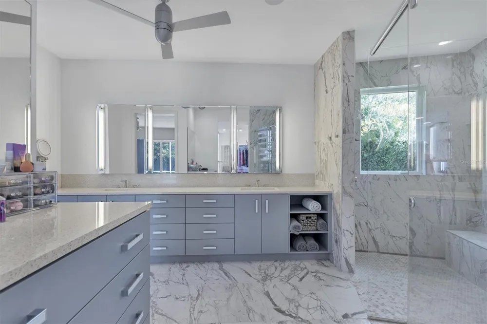 1556 EASTBROOK DRIVE Sarasota, FL 34231