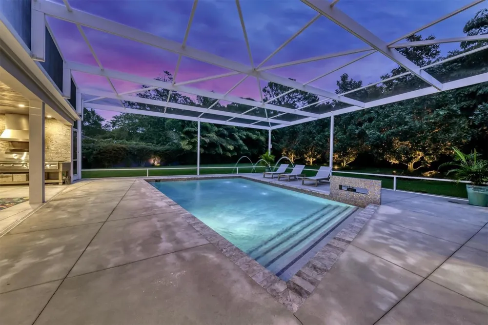 1556 EASTBROOK DRIVE Sarasota, FL 34231