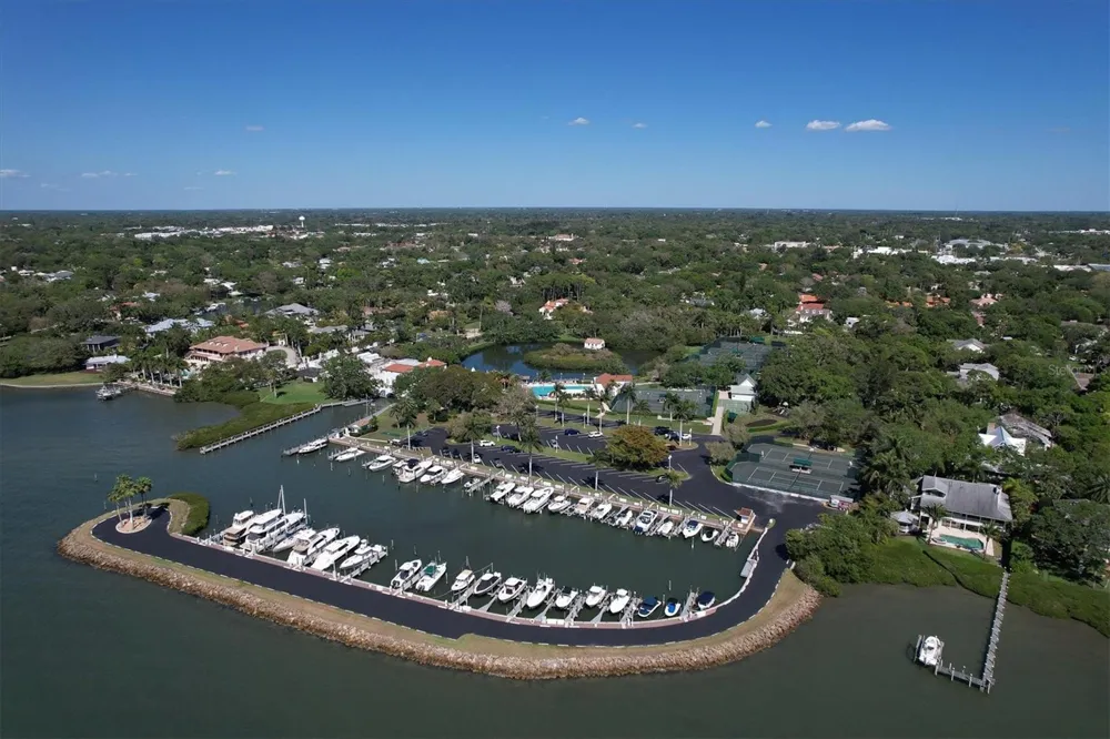 1556 EASTBROOK DRIVE Sarasota, FL 34231