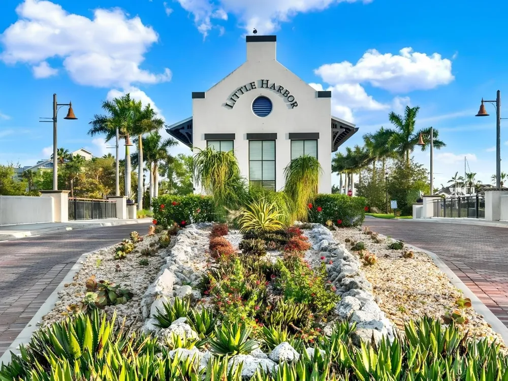 3248 MANGROVE POINT DRIVE Ruskin, FL 33570