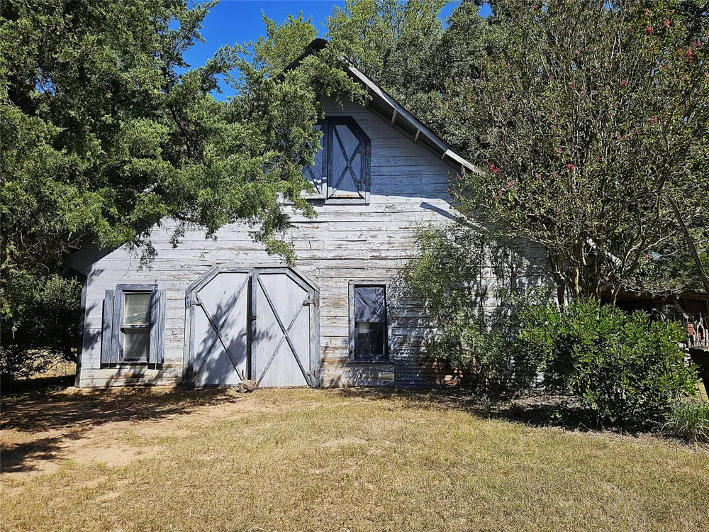 1105 Fm 39 S Donie, TX 75838