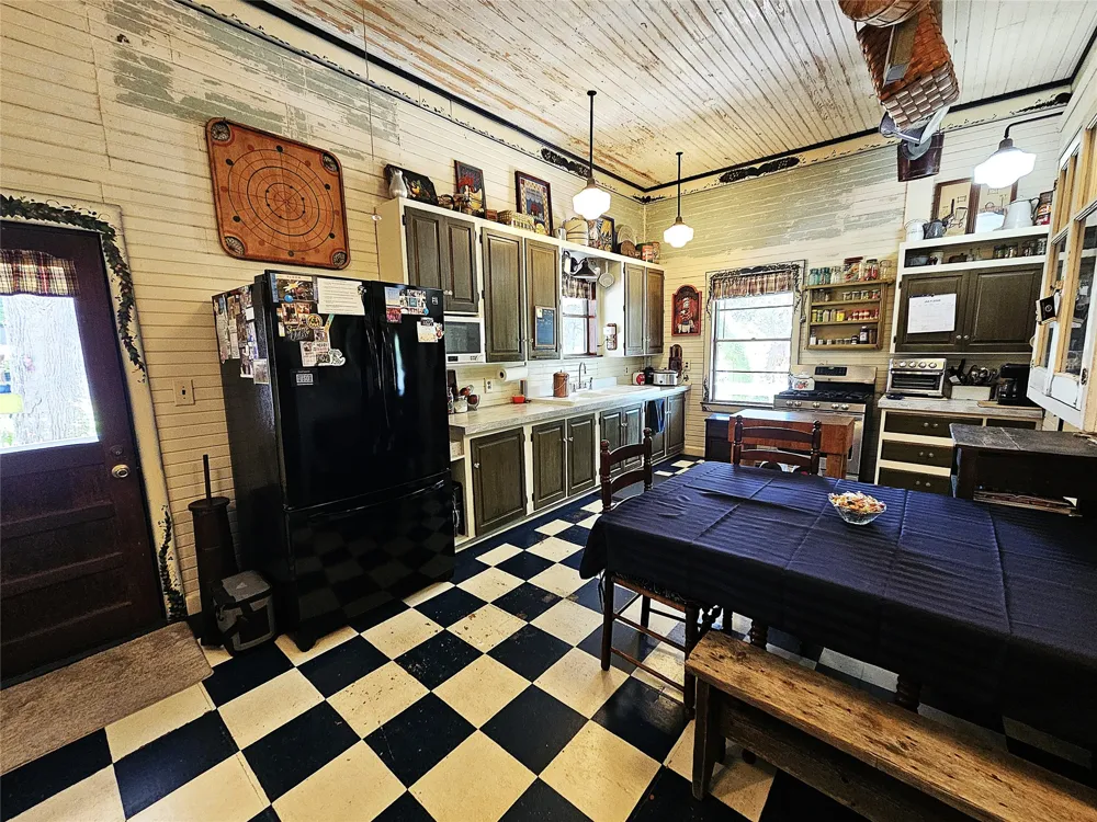 1105 Fm 39 S Donie, TX 75838