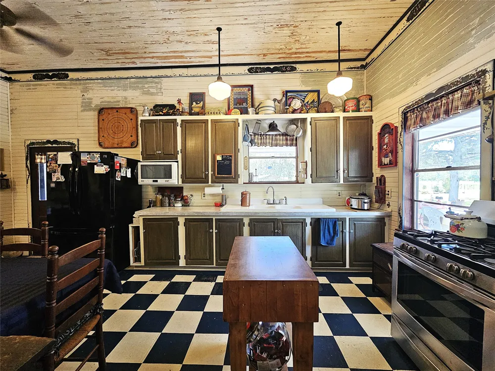 1105 Fm 39 S Donie, TX 75838