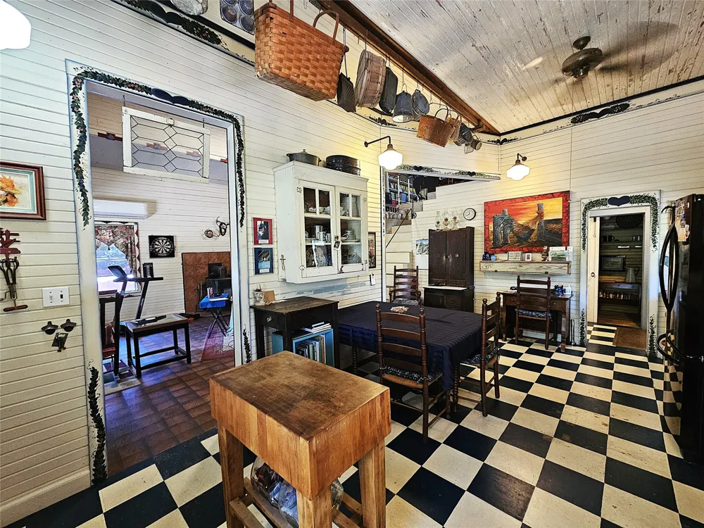 1105 Fm 39 S Donie, TX 75838