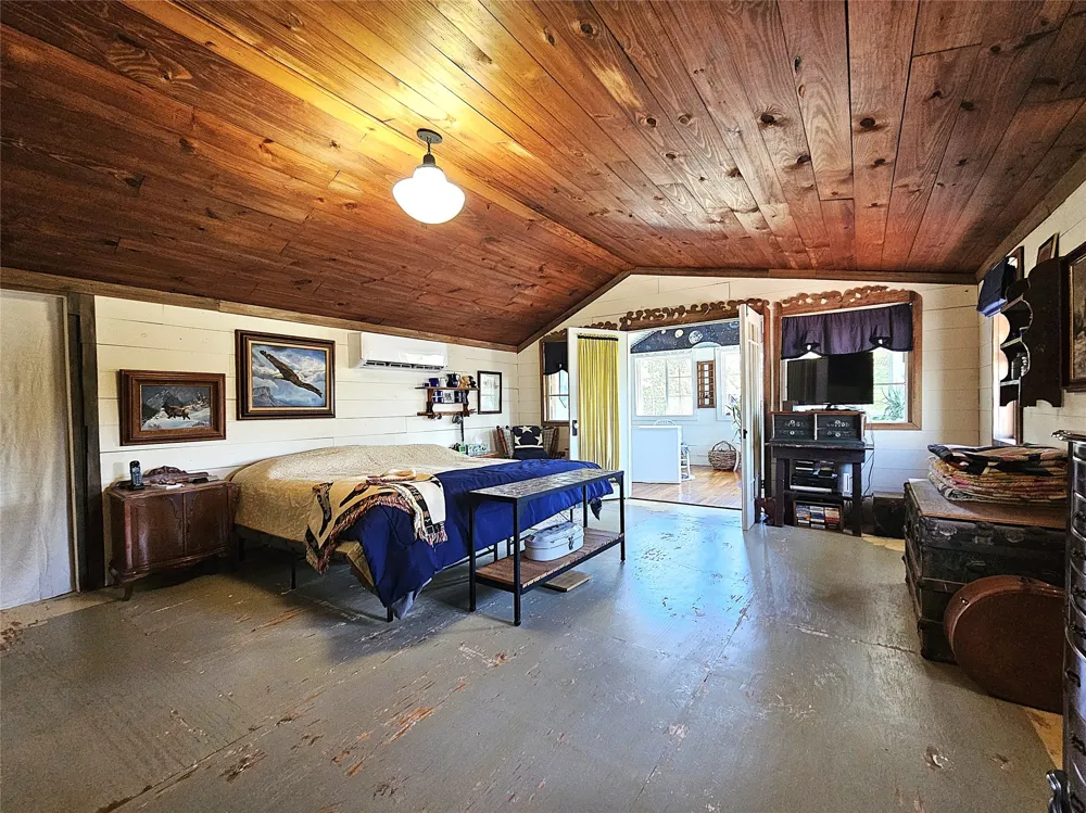 1105 Fm 39 S Donie, TX 75838