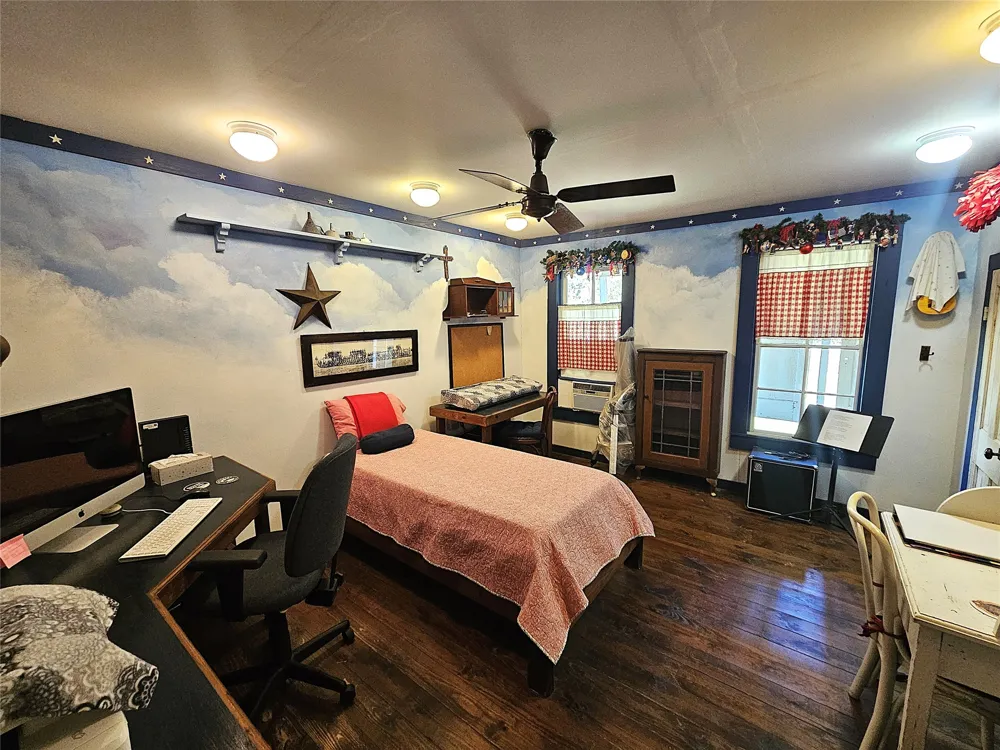 1105 Fm 39 S Donie, TX 75838
