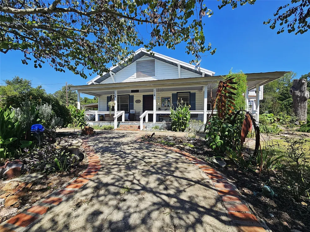 1105 Fm 39 S Donie, TX 75838