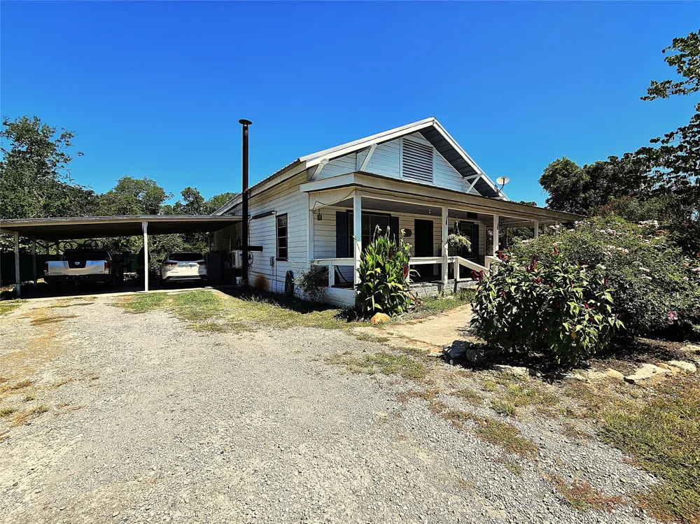 1105 Fm 39 S Donie, TX 75838