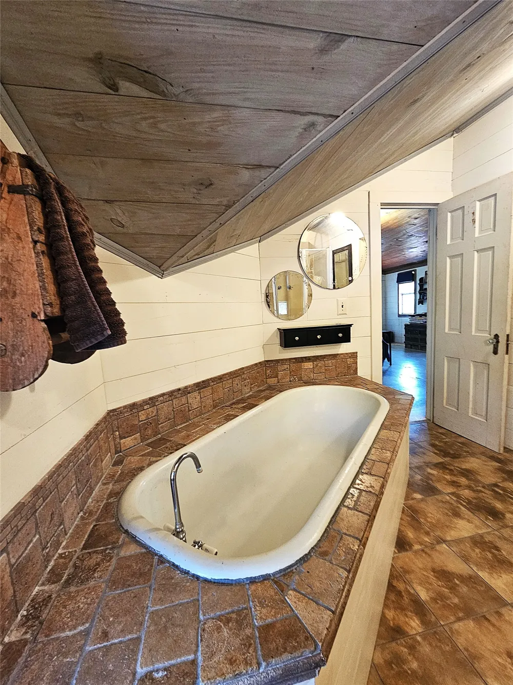 1105 Fm 39 S Donie, TX 75838