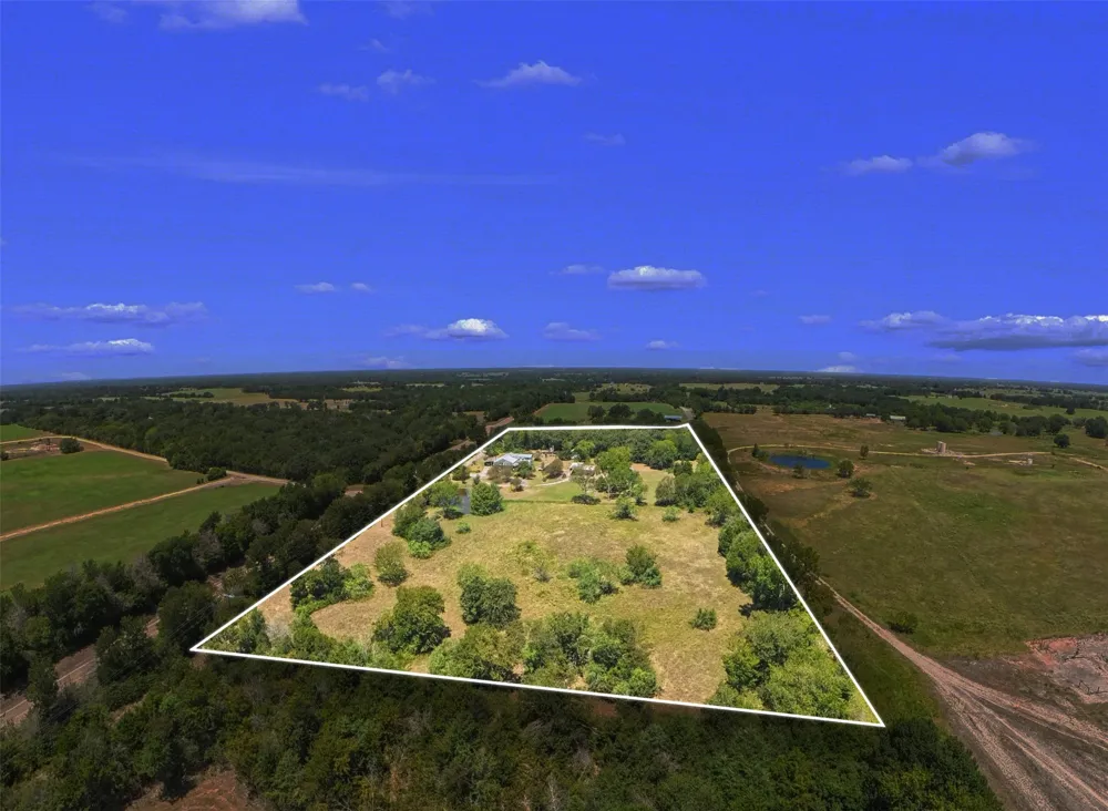 1105 Fm 39 S Donie, TX 75838