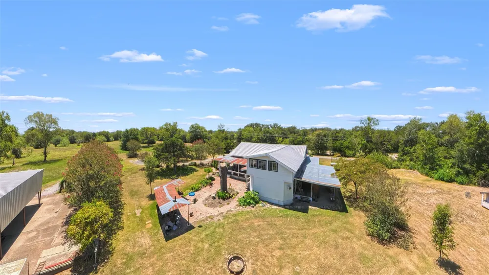 1105 Fm 39 S Donie, TX 75838