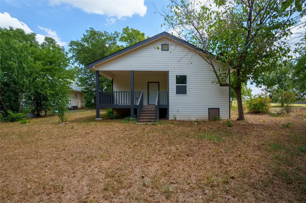 404 Campbell Street Bowie, TX 76230