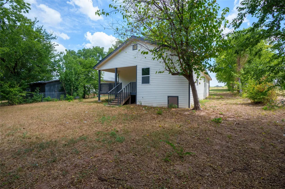 404 Campbell Street Bowie, TX 76230