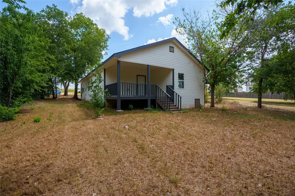 404 Campbell Street Bowie, TX 76230