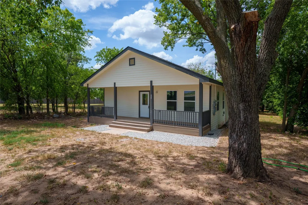 404 Campbell Street Bowie, TX 76230