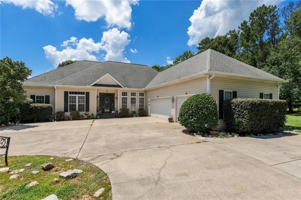 900 Old Four Notch Road Whitesburg, GA 30185
