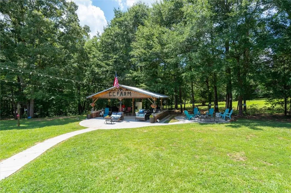 900 Old Four Notch Road Whitesburg, GA 30185