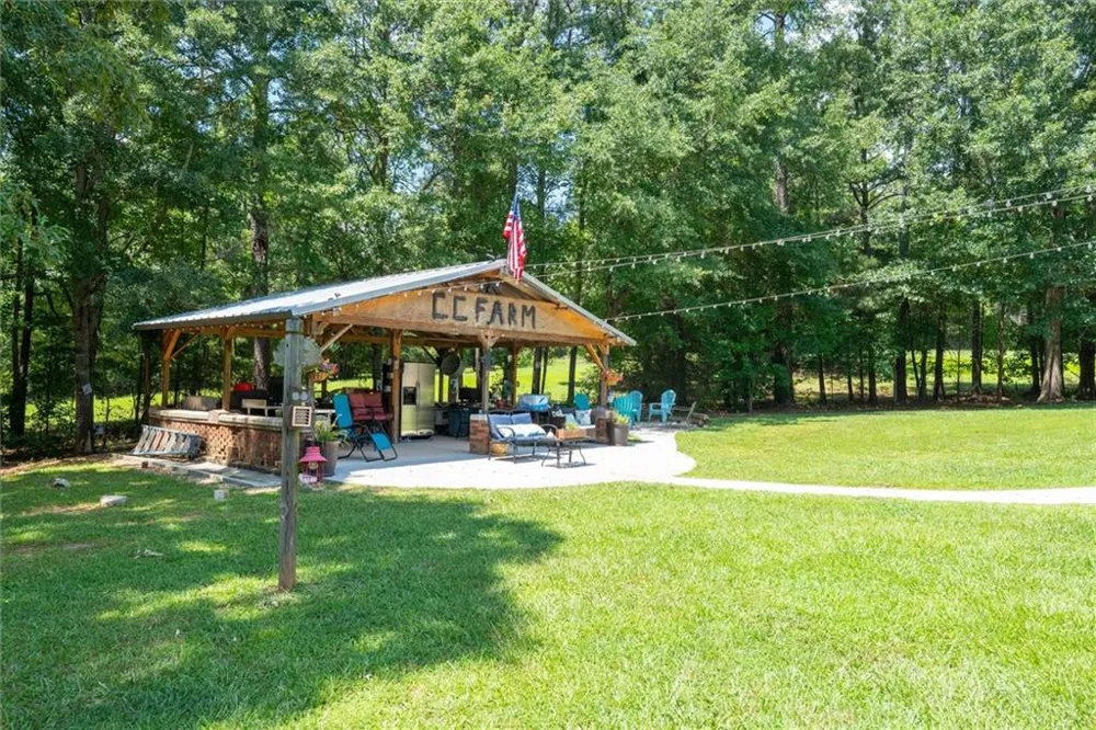 900 Old Four Notch Road Whitesburg, GA 30185