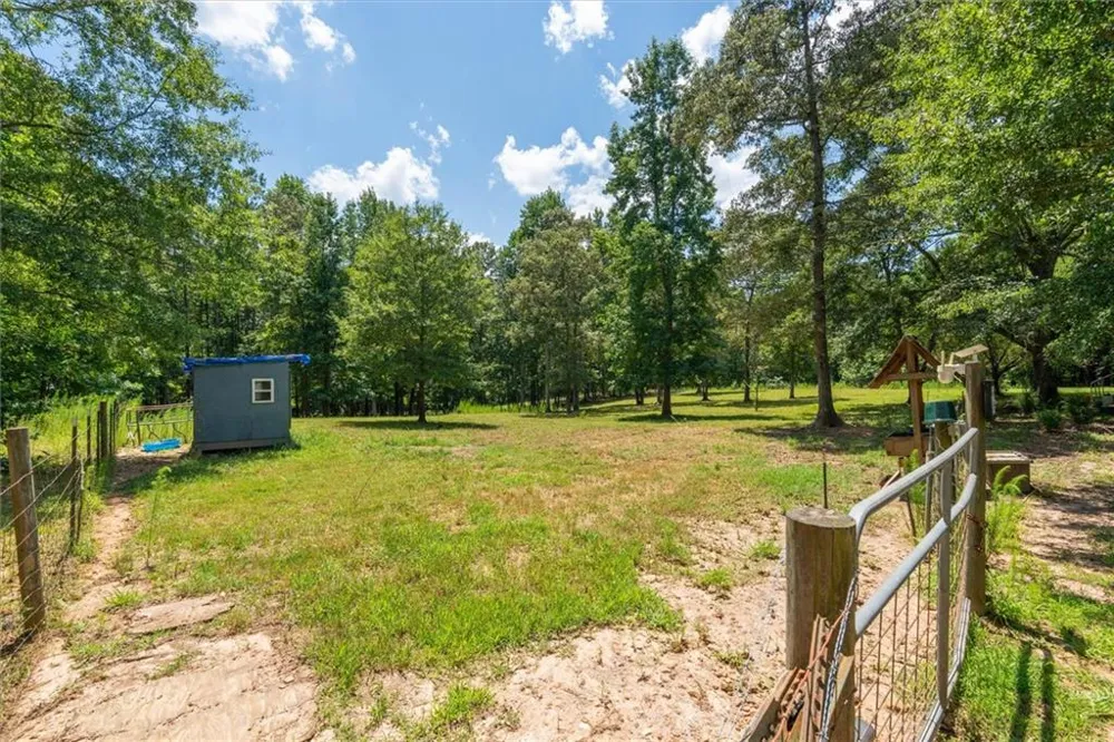 900 Old Four Notch Road Whitesburg, GA 30185