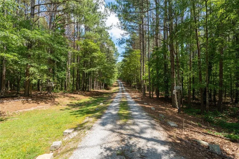 900 Old Four Notch Road Whitesburg, GA 30185