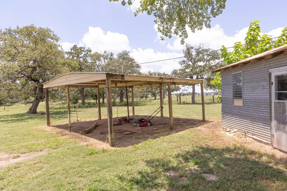 1130 County Road 1g Hallettsville, TX 77964