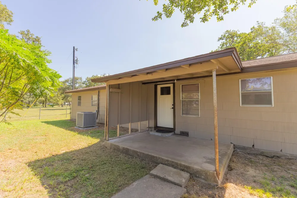 1130 County Road 1g Hallettsville, TX 77964