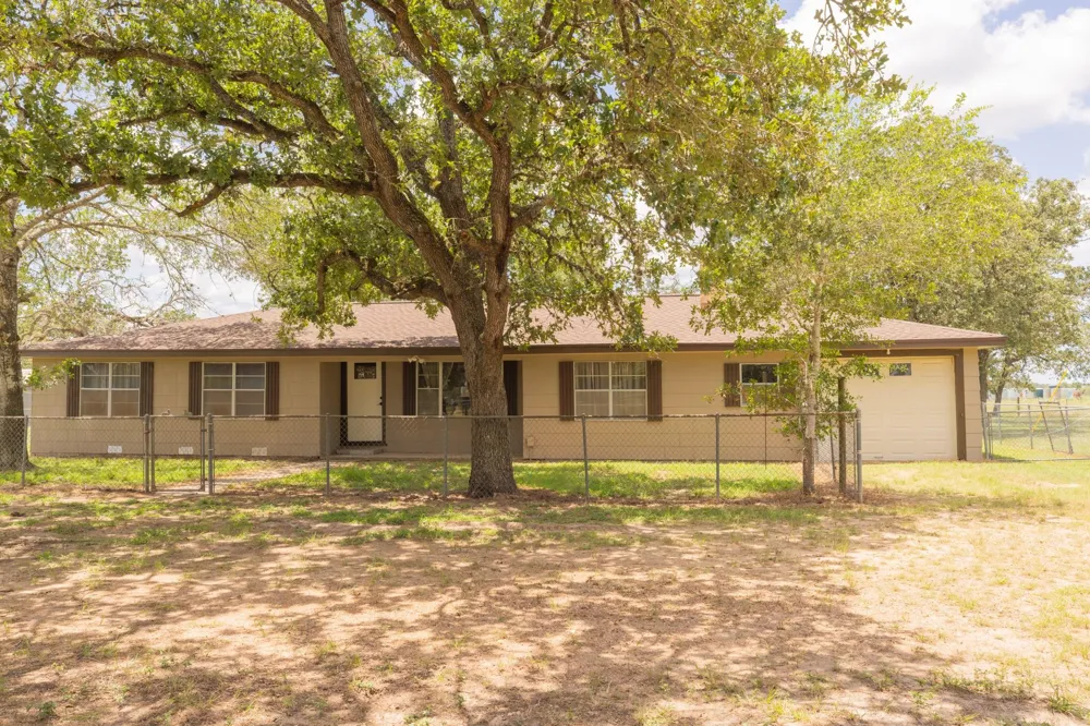 1130 County Road 1g Hallettsville, TX 77964