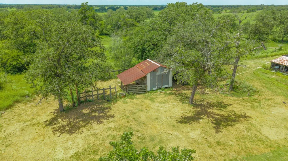 1130 County Road 1g Hallettsville, TX 77964
