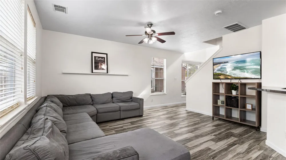 417 Folk Crest Lane Dickinson, TX 77539