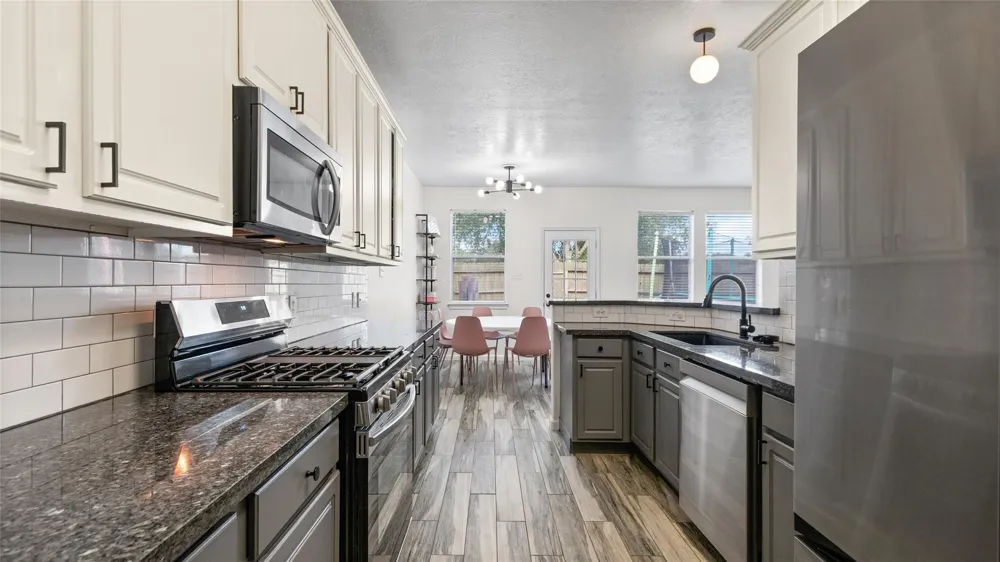 417 Folk Crest Lane Dickinson, TX 77539