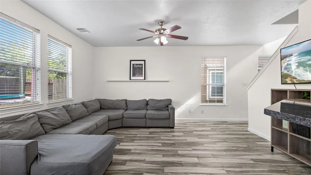 417 Folk Crest Lane Dickinson, TX 77539