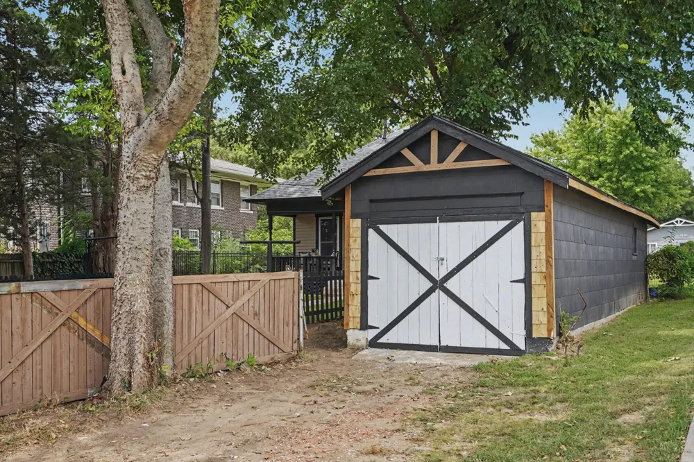 611 S Poplar Street Sapulpa, OK 74066