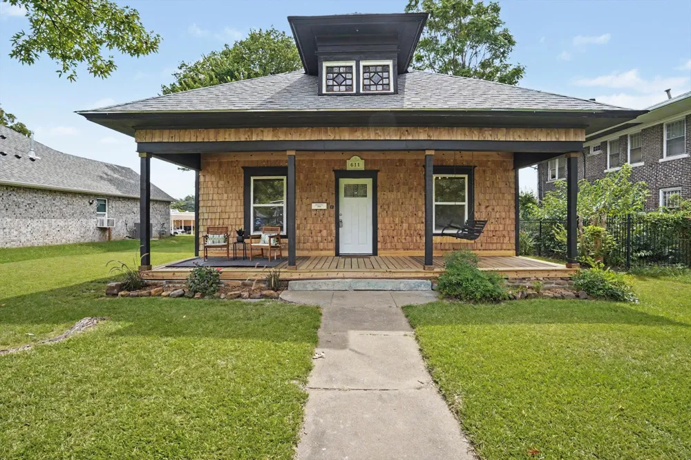 611 S Poplar Street Sapulpa, OK 74066