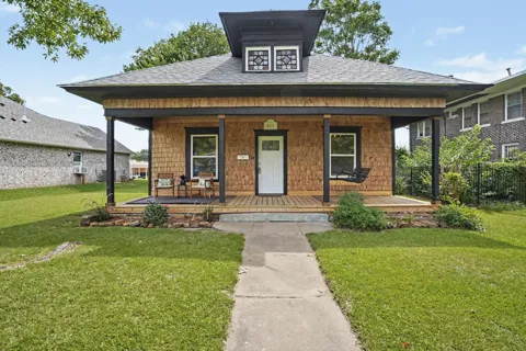 611 S Poplar Street
