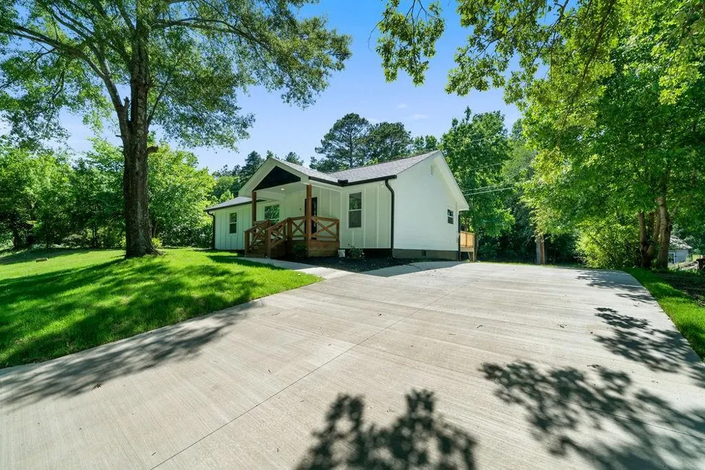 6 W Point Drive SE Lindale, GA 30147