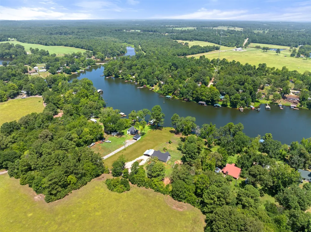 19921 Southside Circle Winona, TX 75792