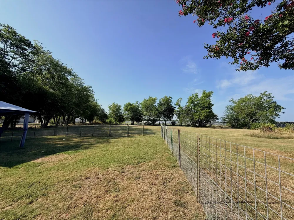 1133 Rs County Road 1525 Point, TX 75472