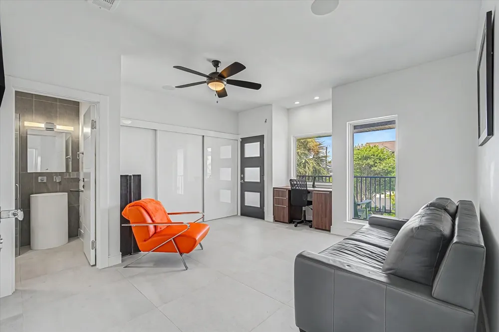 1047 Long Reach Drive Tiki Island, TX 77554