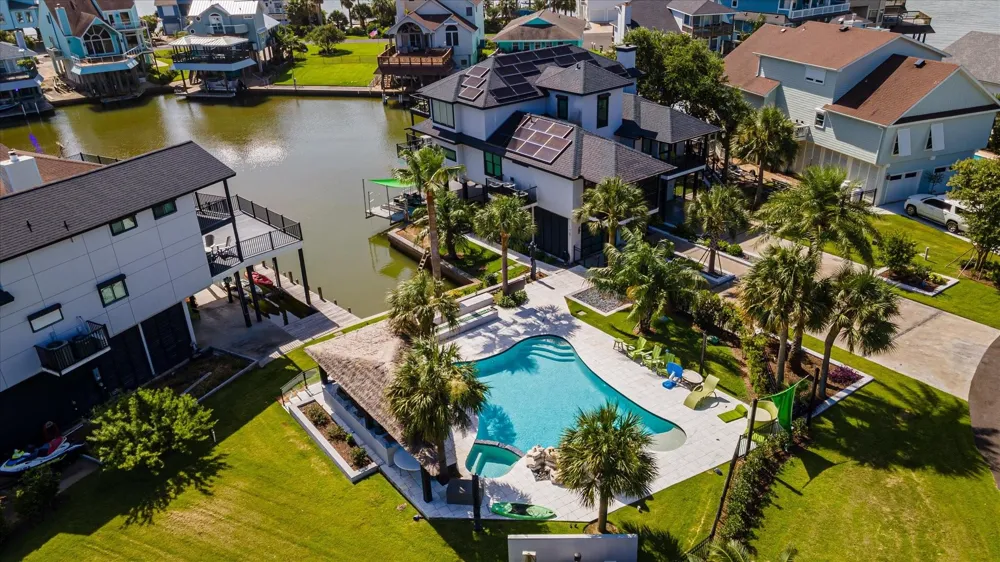 1047 Long Reach Drive Tiki Island, TX 77554