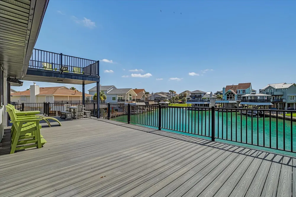1047 Long Reach Drive Tiki Island, TX 77554