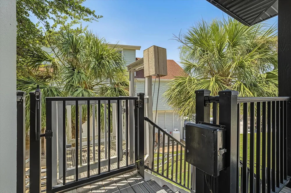 1047 Long Reach Drive Tiki Island, TX 77554