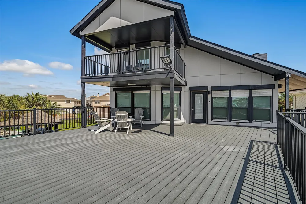 1047 Long Reach Drive Tiki Island, TX 77554