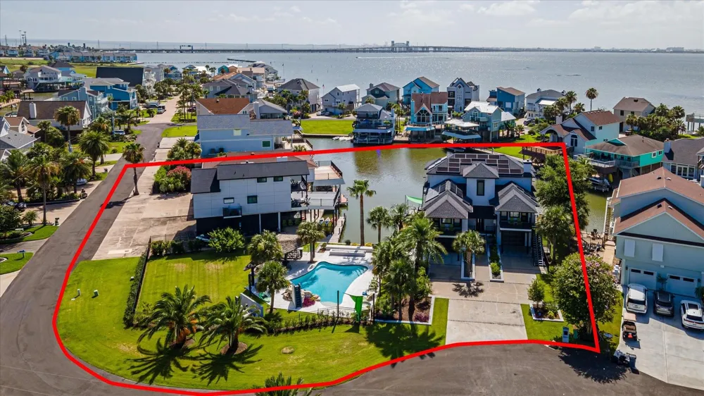 1047 Long Reach Drive Tiki Island, TX 77554