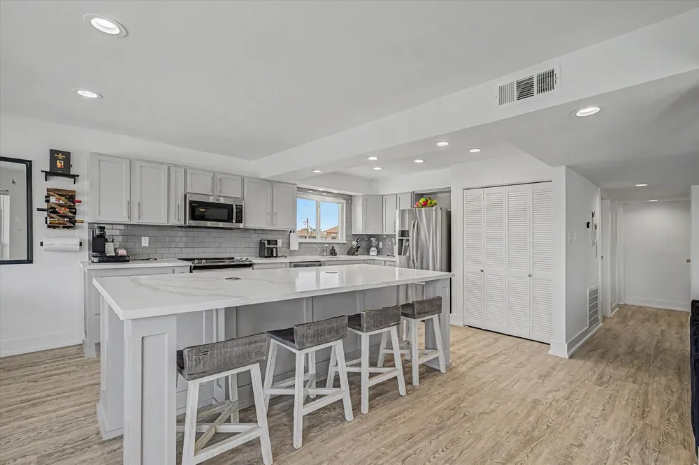 1047 Long Reach Drive Tiki Island, TX 77554