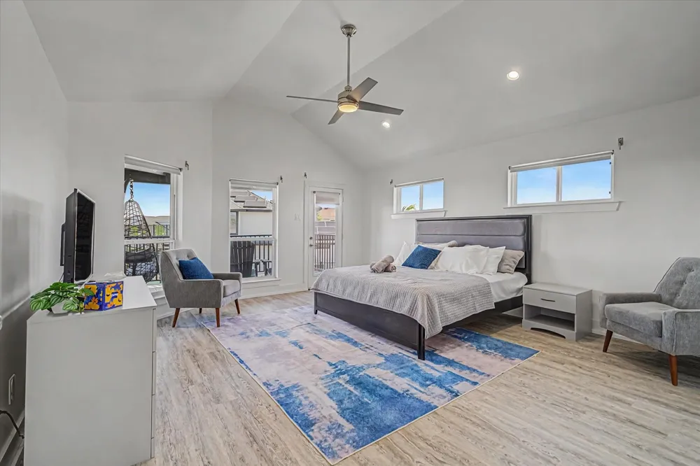 1047 Long Reach Drive Tiki Island, TX 77554