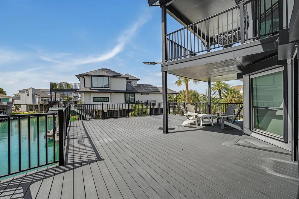 1047 Long Reach Drive Tiki Island, TX 77554