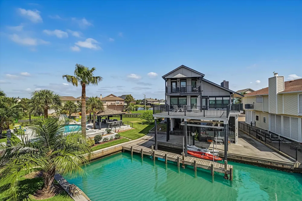 1047 Long Reach Drive Tiki Island, TX 77554